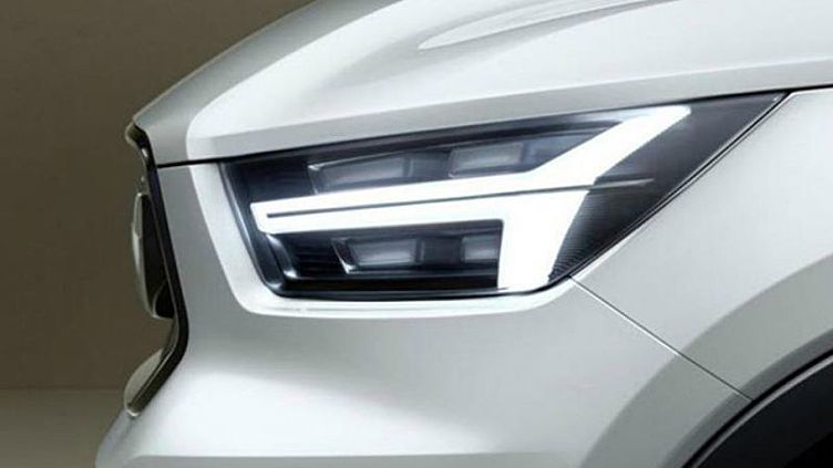 Компания Volvo показала фары компактного кроссовера Компания Volvo показала фары компактного кроссовера