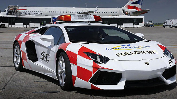 Lamborghini Aventador поступил на работу в итальянский аэропорт Lamborghini Aventador поступил на работу в итальянский аэропорт