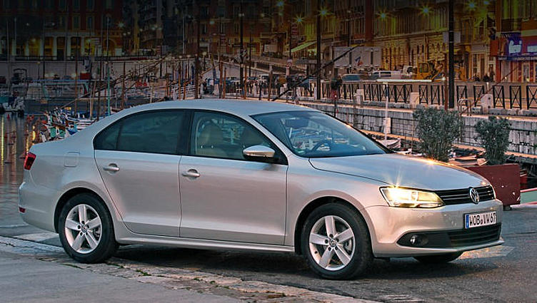 Седан Volkswagen Jetta стал ближе к российскому народу Седан Volkswagen Jetta стал ближе к российскому народу