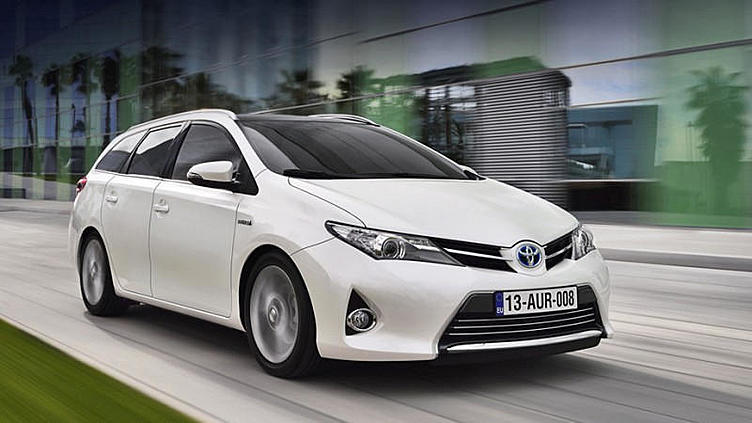Японцы показали серийный универсал Toyota Auris Японцы показали серийный универсал Toyota Auris