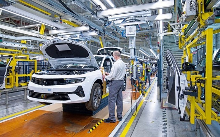 Opel начал производство новой Astra, которая появится в России Opel начал производство новой Astra, которая появится в России