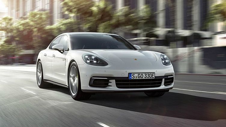 Новая Porsche Panamera стала гибридом Новая Porsche Panamera стала гибридом