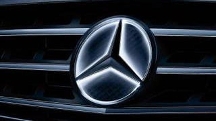 Mercedes научил трехлучевую звезду зажигаться и гаснуть