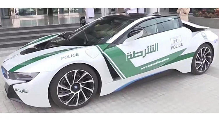 BMW i8 встал на вооружение полиции Дубая