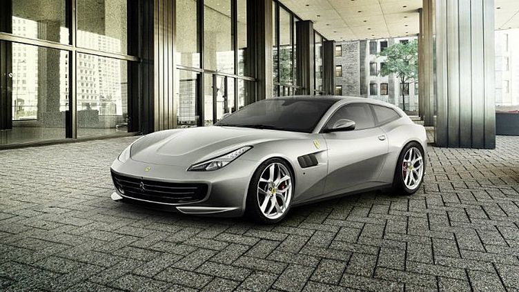 Ferrari представила первый четырехместный суперкар с турбомотором