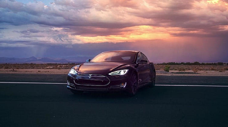 Tesla стала самым популярным электромобилем в России Tesla стала самым популярным электромобилем в России