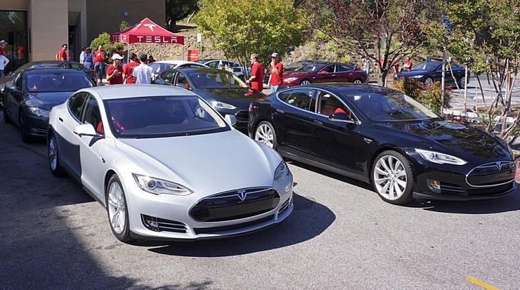 Tesla Motors: электрический седан будет не дороже бензинового Tesla Motors: электрический седан будет не дороже бензинового