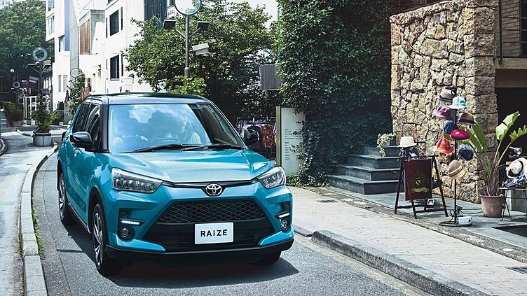 Toyota представил компактный кроссовер для рынка Японии Toyota представил компактный кроссовер для рынка Японии