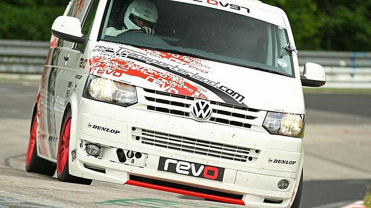 VW Transporter превратили в гоночный болид