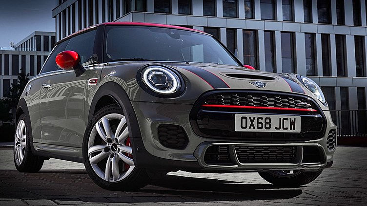 Объявлена стоимость обновленного MINI John Cooper Works для России