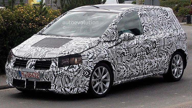 Фотошпионы поймали новый VW Golf Plus Фотошпионы поймали новый VW Golf Plus
