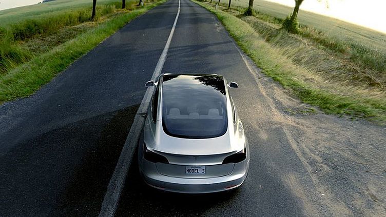Глава Tesla назвал сроки завершения разработки Model 3 Глава Tesla назвал сроки завершения разработки Model 3