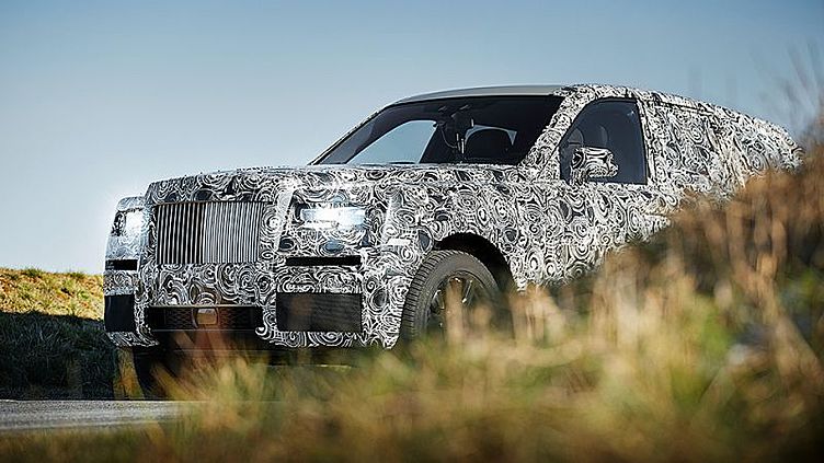 Rolls-Royce показал прототип внедорожника с серийным кузовом