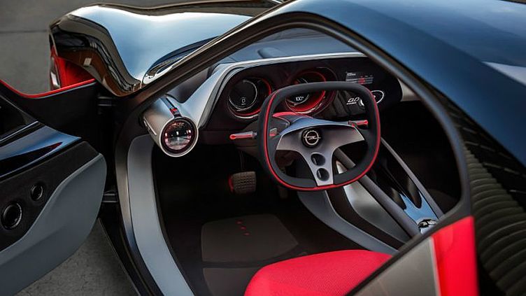 Opel показал интерьер автомобилей будущего Opel показал интерьер автомобилей будущего