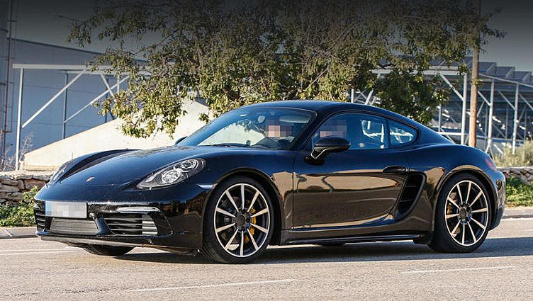 Купе Porsche Cayman почти полностью обнажилось Купе Porsche Cayman почти полностью обнажилось