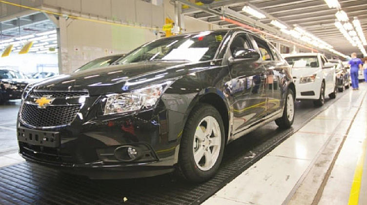 Петербургские автозаводы в 2014 году снизили производство на 8% Петербургские автозаводы в 2014 году снизили производство на 8%