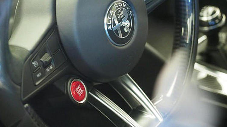 Итальянские журналисты заглянули в салон новой Alfa Romeo Итальянские журналисты заглянули в салон новой Alfa Romeo
