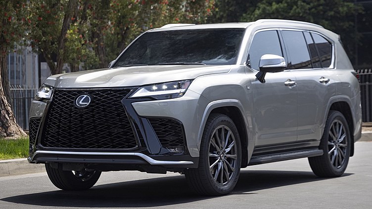 Новый Lexus LX представлен в России Новый Lexus LX представлен в России