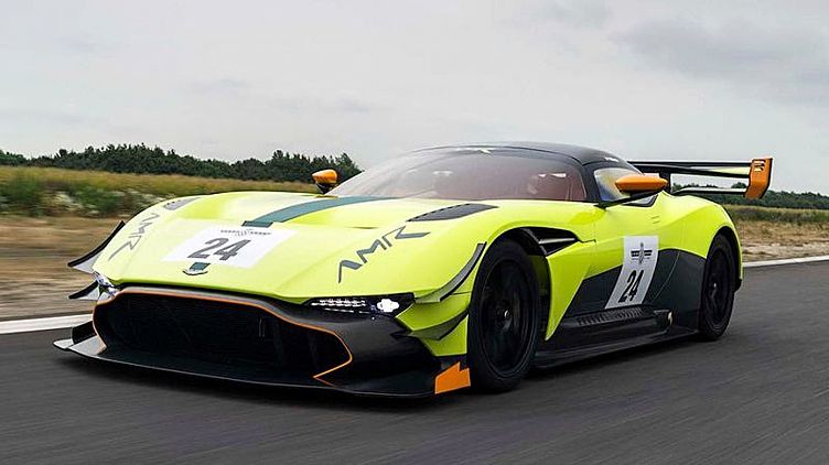 Aston Martin предложил сделать хардкорный суперкар Vulcan еще экстремальнее Aston Martin предложил сделать хардкорный суперкар Vulcan еще экстремальнее