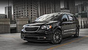 Минивэн Chrysler Town and Country получил версию S