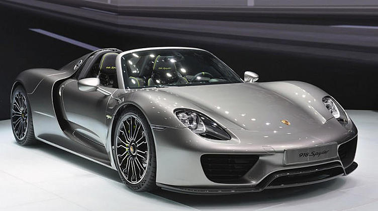 В России продан первый суперкар Porsche 918 Spyder