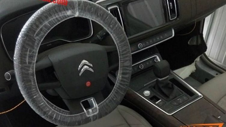Шпионы сфотографировали интерьер возрожденного Citroen C6 Шпионы сфотографировали интерьер возрожденного Citroen C6