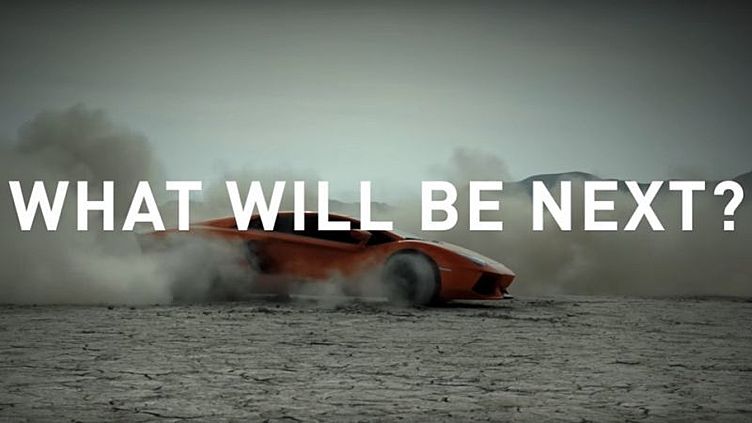 Lamborghini показала тизер новой модели с мотором V12 Lamborghini показала тизер новой модели с мотором V12