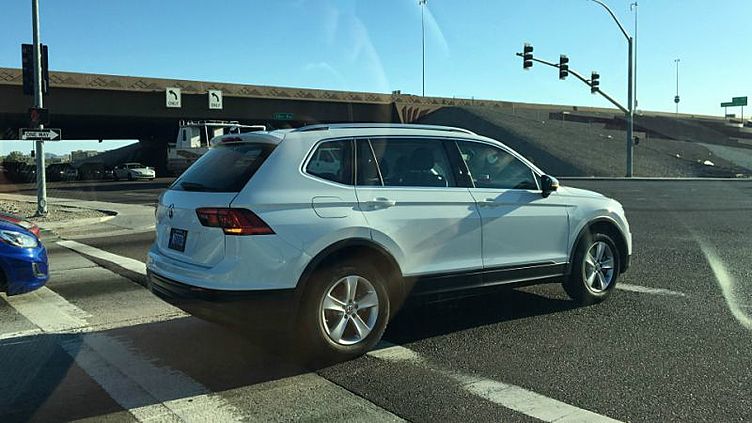 Удлиненный Volkswagen Tiguan заметили на дорогах США Удлиненный Volkswagen Tiguan заметили на дорогах США