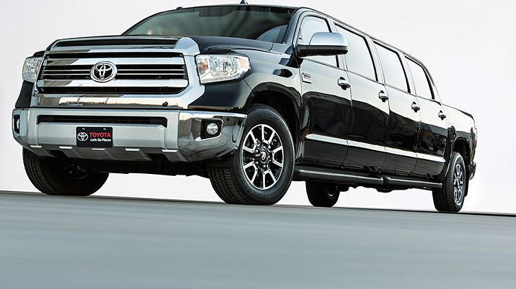 Toyota показала миру восьмидверный пикап Toyota показала миру восьмидверный пикап