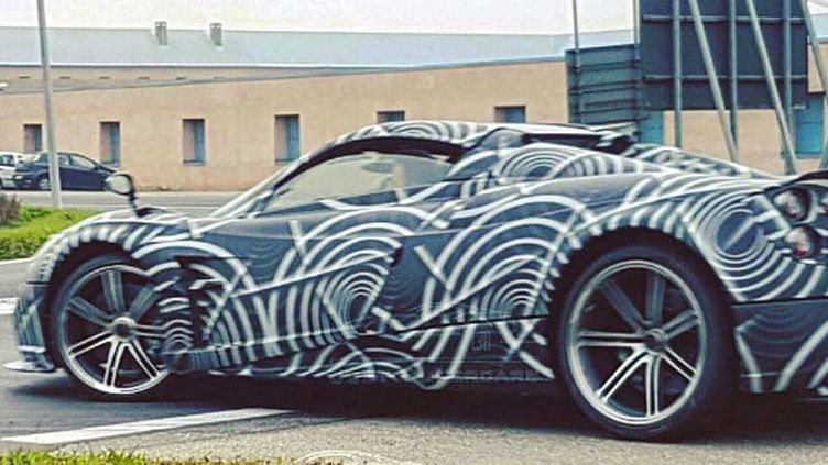 Шпионы впервые сфотографировали открытый Pagani Huayra