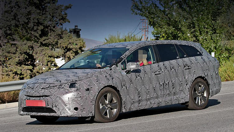 Папарацци опровергли отставку семейства Toyota Avensis Папарацци опровергли отставку семейства Toyota Avensis