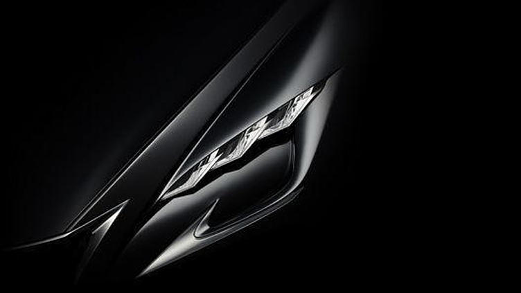 Lexus впервые засветил свой новейший седан Lexus впервые засветил свой новейший седан