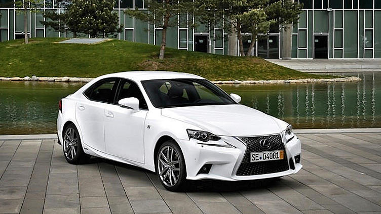 Новый Lexus IS обойдется минимум в 1 377 000 рублей