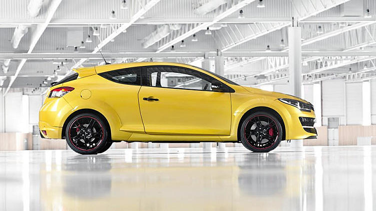 Renault сделает спортивные модели гибридными Renault сделает спортивные модели гибридными