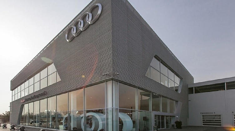 Audi открыла в Санкт-Петербурге крупнейший дилерский центр в России