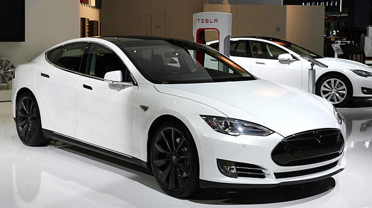 Компания Tesla представила полноприводные электромобили Компания Tesla представила полноприводные электромобили