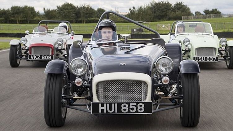 Caterham представил «семерку» в духе гоночных машин 1960-х Caterham представил «семерку» в духе гоночных машин 1960-х