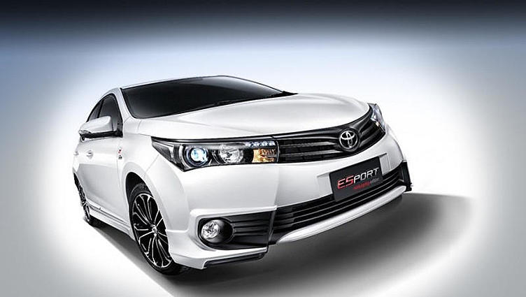 В Бангкок Toyota привезла два доработанных седана В Бангкок Toyota привезла два доработанных седана