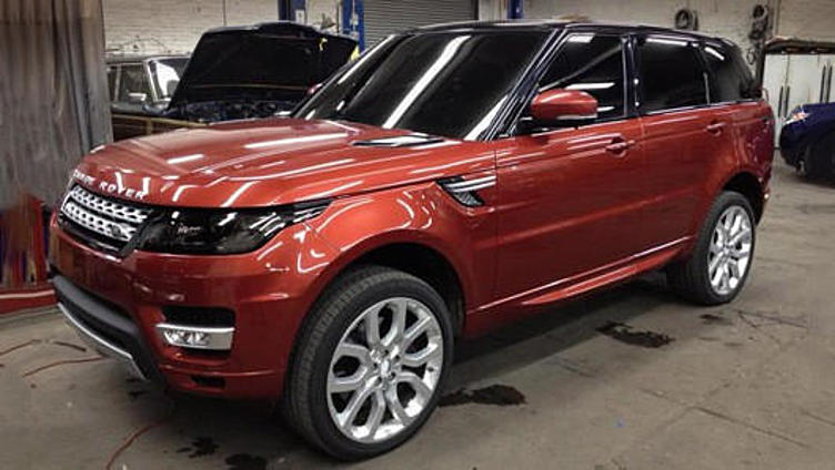 В Сети появились первые снимки внедорожника Range Rover Sport