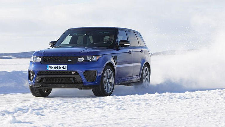 Range Rover Sport SVR испытали на снежной копии «Сильверстоуна» Range Rover Sport SVR испытали на снежной копии «Сильверстоуна»