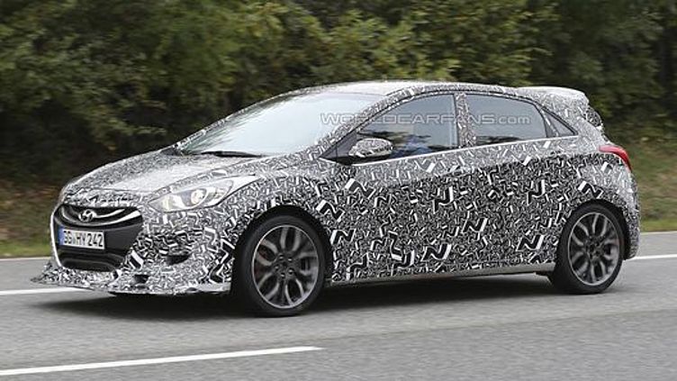 Заряженный Hyundai i30 вышел на тесты Заряженный Hyundai i30 вышел на тесты