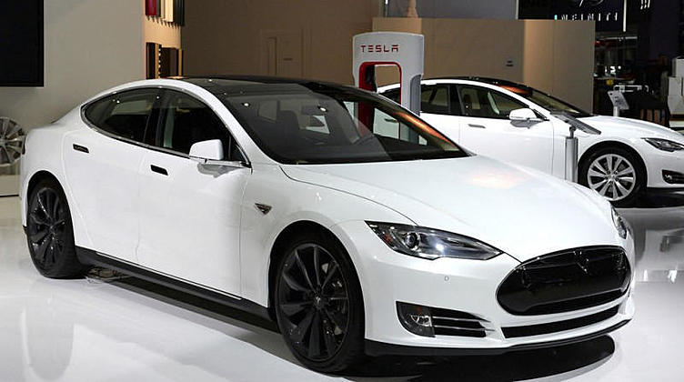 Tesla превратит iPhone в брелок для седана Model S Tesla превратит iPhone в брелок для седана Model S