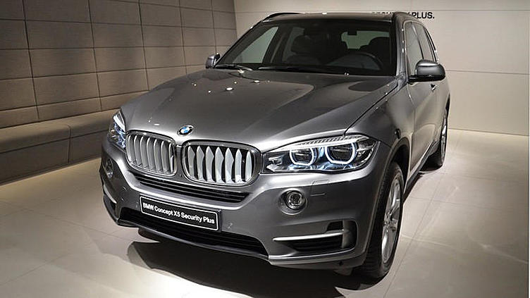 Баварцы специально для России сделали бронированный BMW X5 Баварцы специально для России сделали бронированный BMW X5