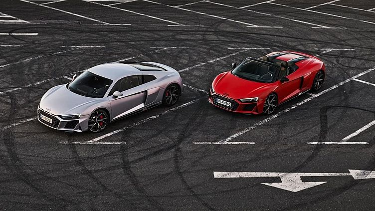 Audi R8 лишился полного привода и подешевел