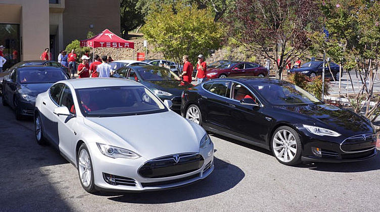 Daimler отказался от сотрудничества с Tesla за 780 млн долларов Daimler отказался от сотрудничества с Tesla за 780 млн долларов