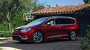 «Крайслер» заменил модель Town&Country минивэном Pacifica
