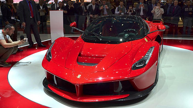 Перепродавцы Ferrari LaFerrari зарабатывают на них миллионы Перепродавцы Ferrari LaFerrari зарабатывают на них миллионы
