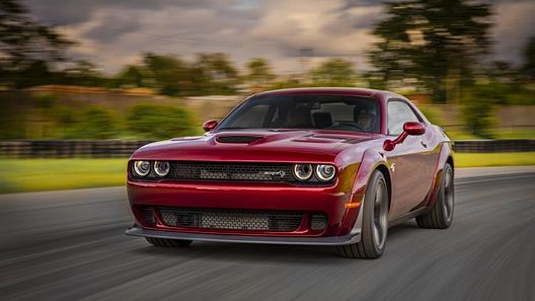 Dodge Challenger SRT Hellcat раздался в ширину и стал быстрее