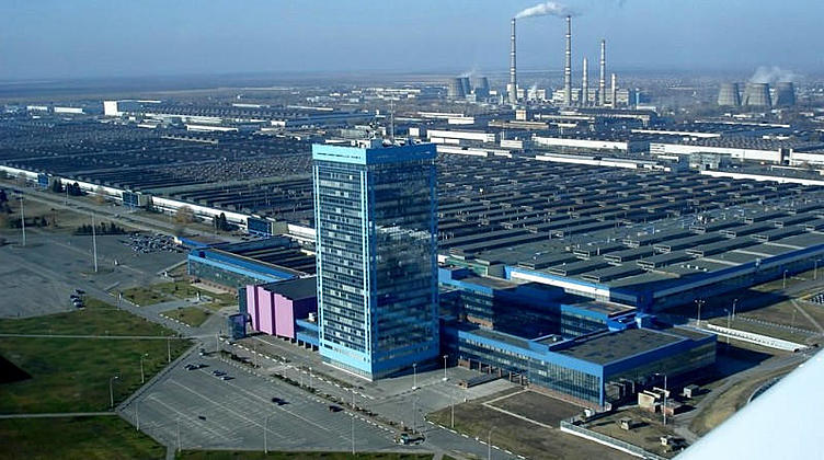 АВТОВАЗ в октябре показал рост продаж в России впервые за 19 месяцев