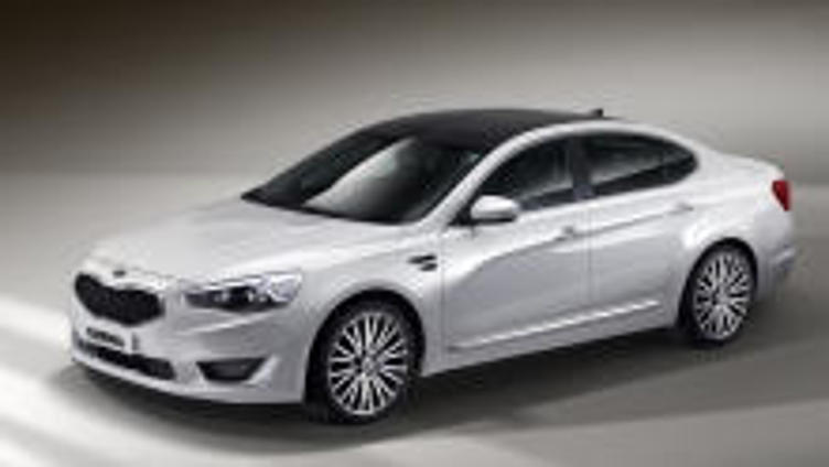 Корейцы подвергли седан Kia Cadenza раннему рестайлингу Корейцы подвергли седан Kia Cadenza раннему рестайлингу